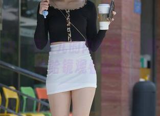 魔镜街拍 – 萌宝儿的肉丝魅力：商业广场哈哈镜观看合集