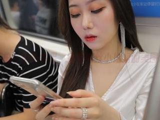魔镜街拍：街头牛男，清秀亮丝小姐姐的美图让人醉
